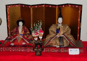京都の雛人形は雄雛が左なんです。