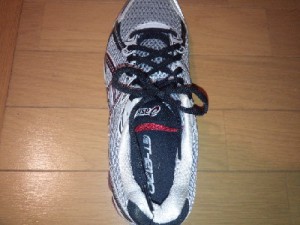 靴紐の長さが違うとほどけやすくなります。